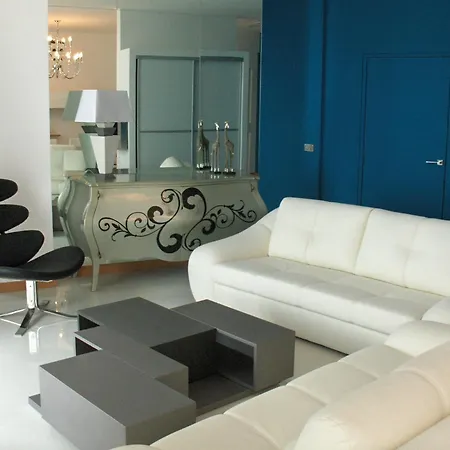Grand Apartment *